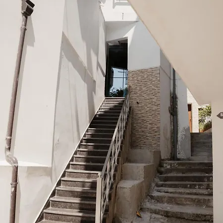 אכסניה Backpacker Krujë