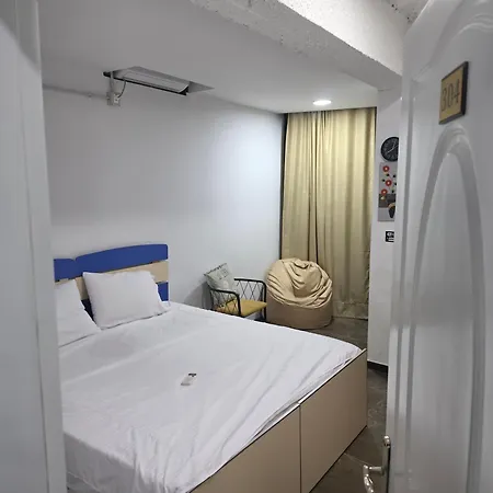 Backpacker Hostel *